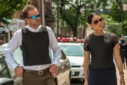Als sie die Leiche eines ehemaligen Auftragsm&ouml;rders finden, setzen Sherlock Holmes (Jonny Lee Miller, l.) und Joan Watson (Lucy Liu, r.) alles daran, um den Fall zu l&ouml;sen ...