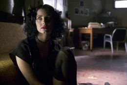 Elizabeth Short (Mia Kirshner)
