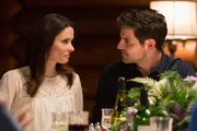 Am Abend vor der Hochzeit ihrer Freunde genie&szlig;en Nick (David Giuntoli) und Juliette (Bitsie Tulloch) noch gemeinsam das Essen. Doch die Ruhe w&auml;hrt nicht lange.