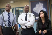 (v.l.n.r.) Terry Jeffords (Terry Crews); Captain Ray Holt (Andre Braugher); Rosa Diaz (Stephanie Beatriz) (v.l.n.r.) Terry Jeffords (Terry Crews); Captain Ray Holt (Andre Braugher); Rosa Diaz (Stephanie Beatriz)