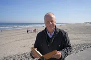 Hubertus Meyer-Burckhard findet in einem alten Tagebuch die Liebesgeschichte der Thusnelda. Hubertus Meyer-Burckhard findet in einem alten Tagebuch die Liebesgeschichte der Thusnelda.