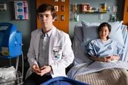 Dr. Shaun Murphy (Freddie Highmore) und unbekannte Darstellerin.