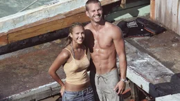 Sam (Jessica Alba, Jared (Paul Walker)Sam (Jessica Alba, Jared (Paul Walker)