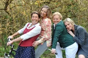 L-R: Julie (Adele Neuhauser), Sabine (Martina Poel), Maria (Brigitte Kren), Lola (Julia Stinshoff). L-R: Julie (Adele Neuhauser), Sabine (Martina Poel), Maria (Brigitte Kren), Lola (Julia Stinshoff).