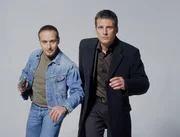 Die Action geht weiter: Spannend, rasant und spektakul%r - so kennen Aciton-Fans ihre Autobahn-Kommissare Tom Kranich (RenČ Steinke, re.) und Semir Gerkhan (Erdogan Atalay).