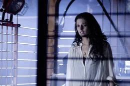 Wohin auch immer Kelly (Ashley Greene) zu fliehen versucht, das Grauen folgt ihr auf Schritt und Tritt. Ihre einzige Rettung besteht in einem letzten Versuch, einem lebensgef&auml;hrlichen Experiment ...