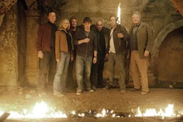 V.l.: Agent Johnson (Mark Pellegrino), Dr. Abigail Chase (Diange Kruger), Ian Howe (Sean Bean), Riley Poole (Justin Bartha), Shaw (David Dayan Fisher), Benjamin Franklin (Nicolas Cage) und Patrick Gates (John Voight).