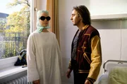 Uli Fichte (Dieter Landuris, r.) erhält von Sabine Carlsen (Sophie von Kessel, l.) den Auftrag, ihren scheinbar untreuen Ehemann zu beschatten ... Uli Fichte (Dieter Landuris, r.) erhält von Sabine Carlsen (Sophie von Kessel, l.) den Auftrag, ihren scheinbar untreuen Ehemann zu beschatten ...