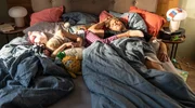 Mads (Sebastian Str&ouml;bel) lebt jetzt seit einem Jahr mit seiner besten Freundin und ihren Kindern zusammen.