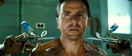 Weil General "Thunderbolt" Ross gerne mit Hilfe von Hulk einen Prototypen eines Supersoldaten entwickeln w&uuml;rde, will er ihn unbedingt in seine Gewalt bringen. Doch dazu braucht er eine menschliche Kampfmaschine: Emil Blonsky (Tim Roth) ...