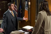 A.D.A. Rafael Barbara (Raul Esparza), Lieutenant Olivia Benson (Mariska Hargitay)