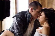 K&ouml;nig Henry VIII. verspricht Anne Boleyn, sie zu seiner Frau zu machen.