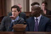 Jake Peralta (Andy Samberg, l.); Terry Jeffords (Terry Crews, r.)