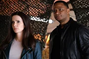 Lois Lane (Elizabeth Tulloch, l.); John Diggle (David Ramsey, r.)