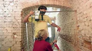 Wenn Nadine und Mario beide Häuser mittels eines Wanddurchbruchs miteinander verbinden würden, könnten sie ihren Wohnraum auf 160 Quadratmeter erweitern. Ein guter Plan. Doch die Umsetzung kostet Geld. Wenn Nadine und Mario beide Häuser mittels eines Wanddurchbruchs miteinander verbinden würden, könnten sie ihren Wohnraum auf 160 Quadratmeter erweitern. Ein guter Plan. Doch die Umsetzung kostet Geld.