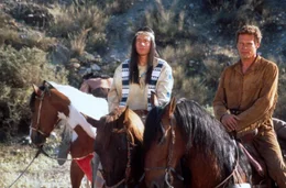 "Ist dir eigentlich klar, was wir den ganzen Tag machen? Grundloses Anschleichen, stundenlanges Spurenlesen und v&ouml;llig sinnlos nebeneinander Herreiten": Abahachi (Michael "Bully" Herbig, l.) und Ranger (Christian Tramitz, r.) ...; "Ist dir eigentlich klar, was wir den ganzen Tag machen? Grundloses Anschleichen, stundenlanges Spurenlesen und v&ouml;llig sinnlos nebeneinander Herreiten": Abahachi (Michael "Bully" Herbig, l.) und Ranger (Christian Tramitz, r.) ...