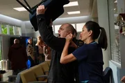 William MacDonald (Bob Cravens), Christina Chang (Dr. Audrey Lim) William MacDonald (Bob Cravens), Christina Chang (Dr. Audrey Lim)