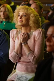 Wendi McLendon-Covey (Beverly Goldberg).