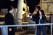 Del Blaine (Jennifer Love Hewitt, r.)
