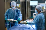 L-R: Dr. Shaun Murphy (Freddie Highmore), Deena Petringa (Karin Konoval).