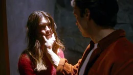 Noa (Daisy Edgar-Jones) wird von Steve (Sebastian Stan) gefangen gehalten