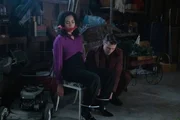 Macy Vaughn (Madeleine Mantock, l.); Hunter (Constantine Rousouli, r.)