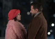 (L-R): Carrie Preston als Elsbeth Tascioni und Ioan Gruffudd als Angus Doyle