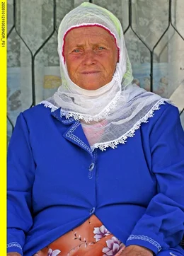 Die Pomaken mit ihren farbenfrohen Trachten sind eine Minderheit in Bulgarien.
