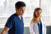 Dr. Neil Melendez (Nicholas Gonzalez) und Dr. Claire Browne (Antonia Thomas) Die Verwendung des sendungsbezogenen Materials ist nur mit dem Hinweis und Verlinkung auf RTL+ gestattet. Dr. Neil Melendez (Nicholas Gonzalez) und Dr. Claire Browne (Antonia Thomas) Die Verwendung des sendungsbezogenen Materials ist nur mit dem Hinweis und Verlinkung auf RTL+ gestattet.