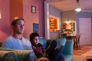 Ryan Gosling (Driver), Kaden Leos (Benicio).