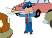 Caillou (li.) tr&auml;umt davon, als Polizist den Menschen zu helfen.