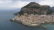 Cefalù auf Sizilien zählt zu den schönsten Orten Italiens. Cefalù auf Sizilien zählt zu den schönsten Orten Italiens.