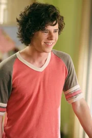Axl Heck (Charlie McDermott) Axl Heck (Charlie McDermott)