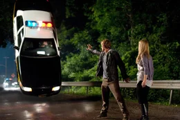 Auf der Flucht vor den skrupellosen Mogadorianern geraten John (Alex Pettyfer, l.) und Sarah (Dianna Agron, r.) auch noch mit der &ouml;rtlichen Polizei aneinander. Gut, dass der junge Au&szlig;erirdische &uuml;ber Superkr&auml;fte verf&uuml;gt ...