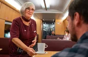 Ingrid Kesseler verkauft seit zwei Jahren Kaffee im ICE. Ingrid Kesseler verkauft seit zwei Jahren Kaffee im ICE.