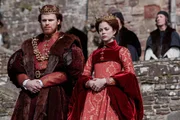 Henry VIII. (Ruairi O'Connor, l.); Katharina von Aragon (Charlotte Hope, r.) Henry VIII. (Ruairi O'Connor, l.); Katharina von Aragon (Charlotte Hope, r.)