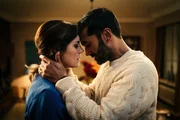 Charlotte und Leo empfinden immer von viel f&uuml;reinander (von li nach re: Annabel Scholey, Sendhil Ramamurthy).
