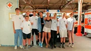 Schnelle Hilfe in jeder Notlage! Wie das geht? Lisa und Lena lernen mit dem Nachwuchs vom Jugendrotkreuz in Stuttgart-Degerloch das Lebensretter-Einmaleins. Schnelle Hilfe in jeder Notlage! Wie das geht? Lisa und Lena lernen mit dem Nachwuchs vom Jugendrotkreuz in Stuttgart-Degerloch das Lebensretter-Einmaleins.
