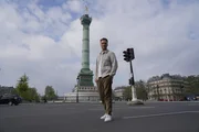 Terra X-Moderator und Psychologe Leon Windscheid auf dem "Place de la Bastille", einem der wichtigsten Verkehrsknotenpunkte von Paris. Terra X-Moderator und Psychologe Leon Windscheid auf dem "Place de la Bastille", einem der wichtigsten Verkehrsknotenpunkte von Paris.