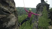 Hanna beim klettern in der s&auml;chsischen Schweiz.