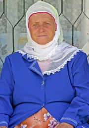 Die Pomaken mit ihren farbenfrohen Trachten sind eine Minderheit in Bulgarien. Die Pomaken mit ihren farbenfrohen Trachten sind eine Minderheit in Bulgarien.