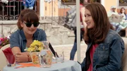 Sara (Lucia Luna, l.) und Mia (Margot Nuccetelli, r.) machen einen Ausflug in die Stadt.