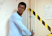 Der afrikanische Straßenhändler Nando befindet sich auf der Flucht vor einem Killer. Der afrikanische Straßenhändler Nando befindet sich auf der Flucht vor einem Killer.