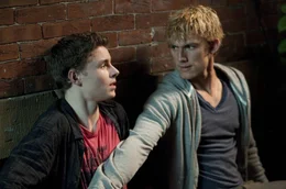 Kaum in der neuen Schule, da muss John (Alex Pettyfer, r.) den sch&uuml;chternen Sam (Callan McAuliffe, l.) vor seinen Klassenkameraden besch&uuml;tzen. Nicht ahnend, dass auch dieser Junge ein eigenartiges Geheimnis mit sich tr&auml;gt ...