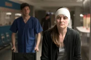 Ein gefährlicher Fall: Dominique (Ina Paule Klink) bekommt einiges ab. Ein gefährlicher Fall: Dominique (Ina Paule Klink) bekommt einiges ab.