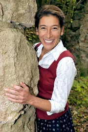 Julie (Adele Neuhauser).