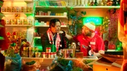 Auf den ersten Blick haben der vietnamesische Gem&uuml;seh&auml;ndler und sein Angestellter, der gleicherma&szlig;en dem FC Union wie dem Alkohol anh&auml;ngt, wenig gemeinsam. Auf den zweiten Blick eint beide eine Leidenschaft f&uuml;r Pyrotechnik und ihr Kampf gegen die Gentrifizierung.
