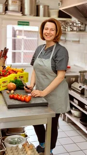 Adrienne Scharmberg, Gastronomin, betreibt die "Mühle" in Born Adrienne Scharmberg, Gastronomin, betreibt die "Mühle" in Born