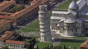Der Dom von Pisa und sein schiefer Glockenturm sind weltberühmt. Der Dom von Pisa und sein schiefer Glockenturm sind weltberühmt.
