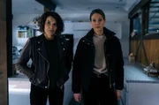 v.li.: Lena Odenthal (Ulrike Folkerts) und Johanna Stern (Lisa Bitter) vermuten, dass bei ihrem aktuellen Fall eine Zeugin die Tat beobachtet hat. v.li.: Lena Odenthal (Ulrike Folkerts) und Johanna Stern (Lisa Bitter) vermuten, dass bei ihrem aktuellen Fall eine Zeugin die Tat beobachtet hat.